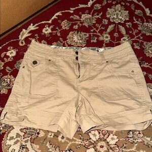 Stylish Women's Tan Cargo Shorts